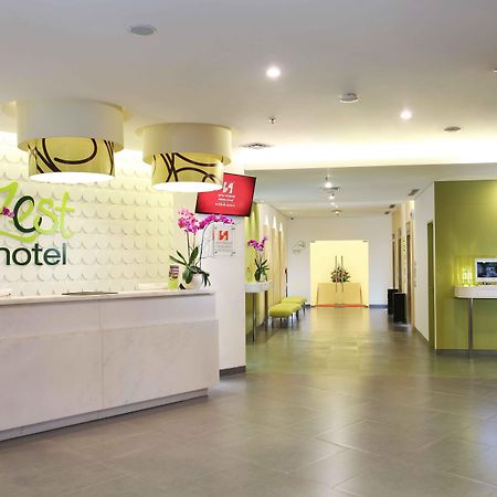 Zest Airport Jakarta By Swiss-Belhotel International Tangerang Exterior foto