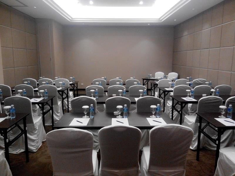 Zest Airport Jakarta By Swiss-Belhotel International Tangerang Exterior foto
